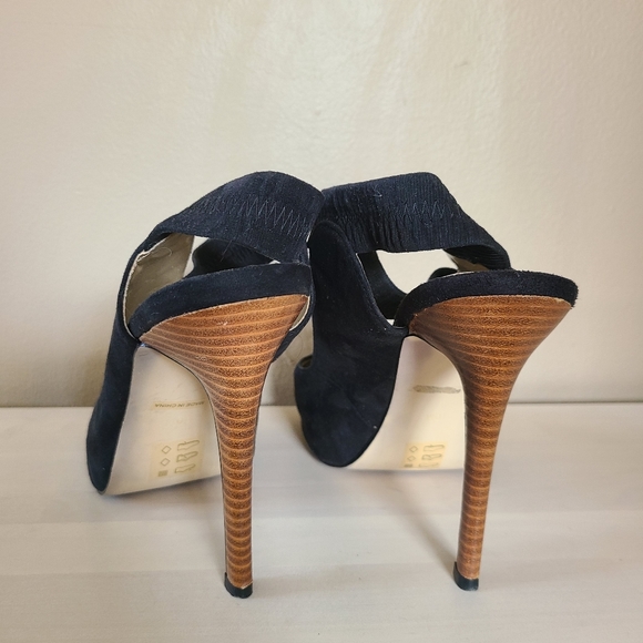 Le Chateau black pumps - Picture 3 of 5